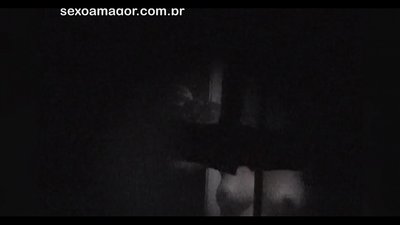 Плавушу тајно снима воајер из комшилука скривен иза шупљих цигли